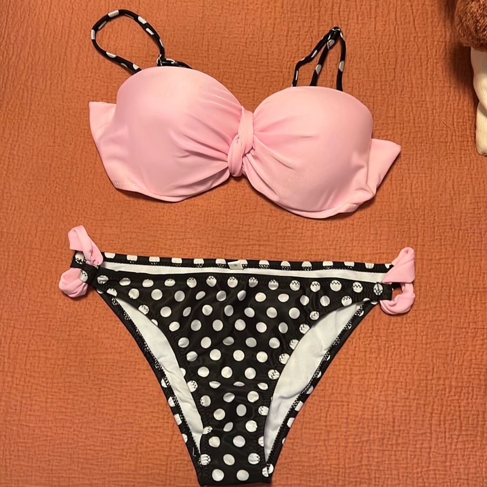Bikini swimwear.  XL fits more like a med/ small large.  New. Pink/black.